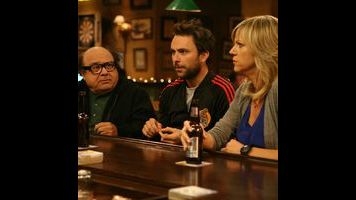 It's Always Sunny In Philadelphia: "The Gang Wrestles for the Troops"