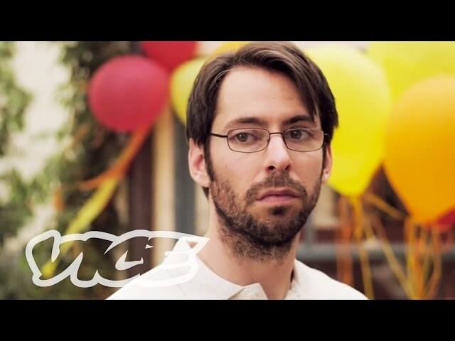 Martin Starr is stuck in slo-mo in the short film Leonard In Slow Motion