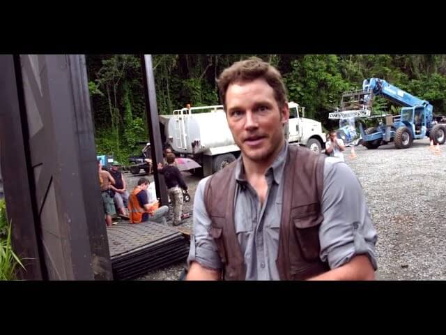 Chris Pratt demonstrates stunts, acts very silly on the Jurassic World set