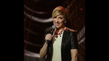 Lisa Lampanelli roasts herself and other easy targets