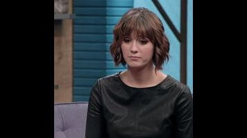 Comedy Bang! Bang: “Mary Elizabeth Winstead Wears An A-Line Skirt And Pointy Black Boots”