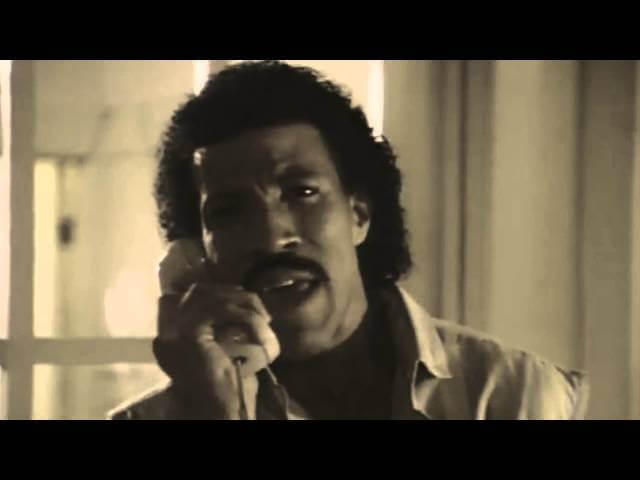 Lionel Richie tries to say hello to Adele and fails