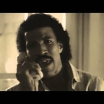 Lionel Richie tries to say hello to Adele and fails