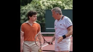 Red Oaks takes it to the court in its second episode