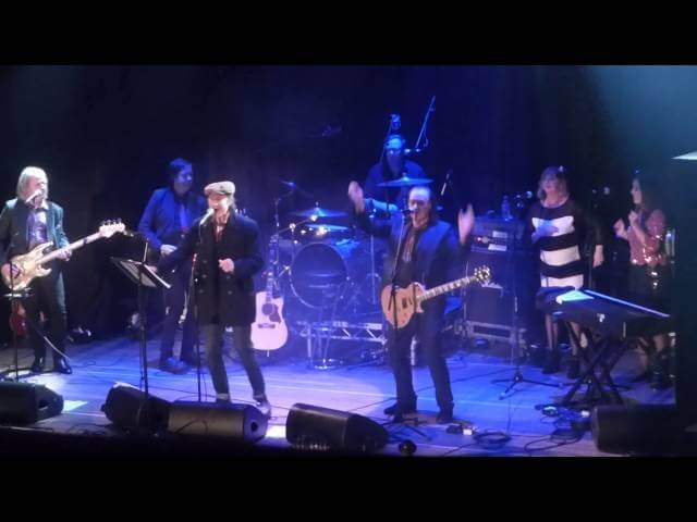 The Kinks’ Ray and Dave Davies reunited on stage last night