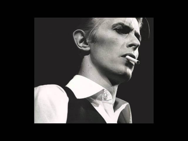 戴維·鮑伊（David Bowie）與布萊恩·埃諾（Brian Eno）團聚，唱了關於局外人藝術，謀殺和1999年反烏托邦的未來