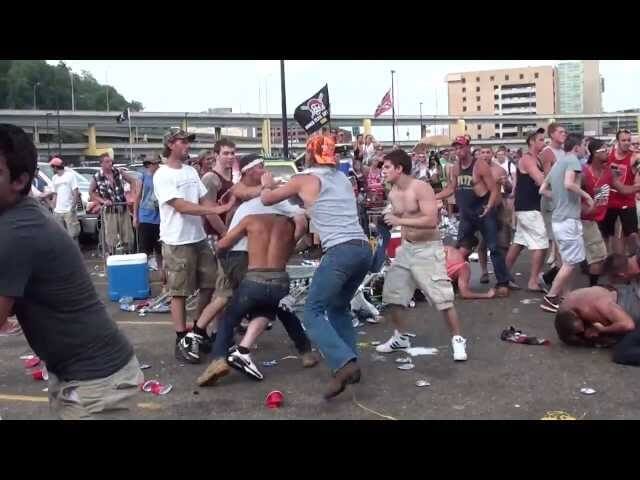 Kenny Chesney fans are filthy animals