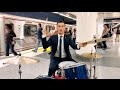 That guy playing the drums in the subway is Joseph Gordon-Levitt