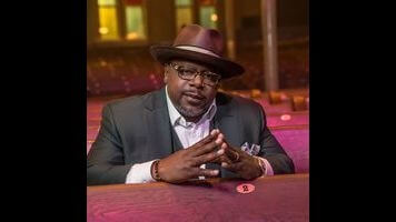 Cedric The Entertainer dances between old- and new-school comedy in Live From The Ville