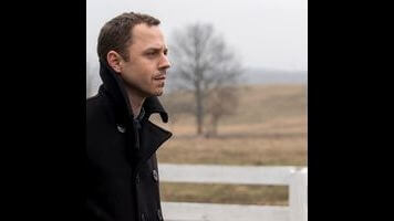 Sneaky Pete’s series premiere is part procedural, drama, and crime caper