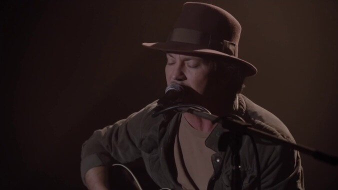 Eddie Vedder makes his melancholy debut on Twin Peaks