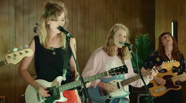 Marika Hackman closes out her session with a wandering, loopy "Boyfriend"