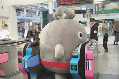 The week is over, so here are some photos of Japanese mascots getting stuck in shit