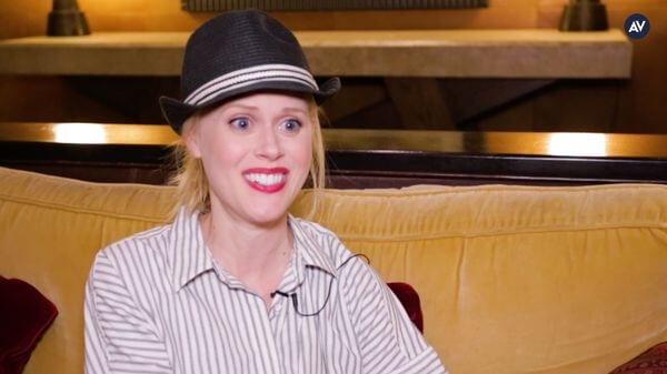 Janet Varney wants to help you perform at a comedy festival