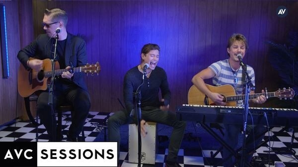 Hanson closes out its session with the anthemic new single “I Was Born”