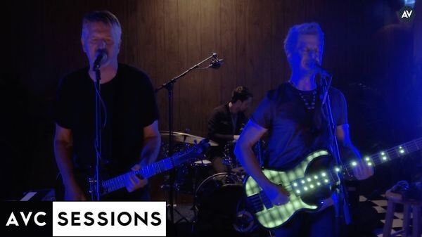 Phish’s Mike Gordon closes out his AVC Session with a light show