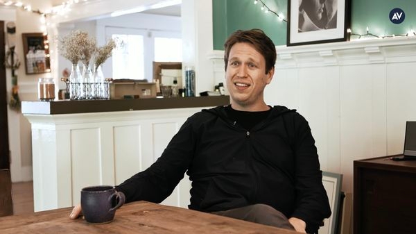 Pete Holmes says being married changes things