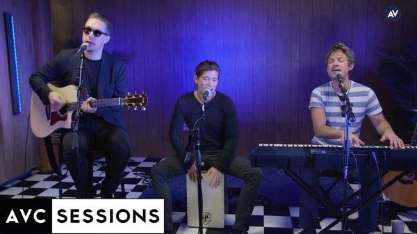 Hanson kicks off its AVC Session with the lively “Thinking ‘Bout Somethin’”