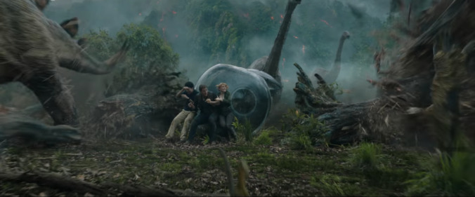 Everybody's running from dinosaurs in this Jurassic World: Fallen Kingdom teaser