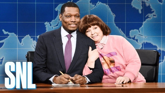 Melissa McCarthy is Michael Che's exceedingly proud stepmom on a Mother's Day SNL