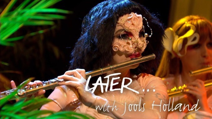 Björk's first TV performance in almost a decade includes flutes, masks, plants