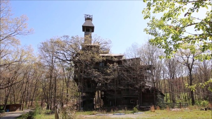 Check out this big-ass treehouse