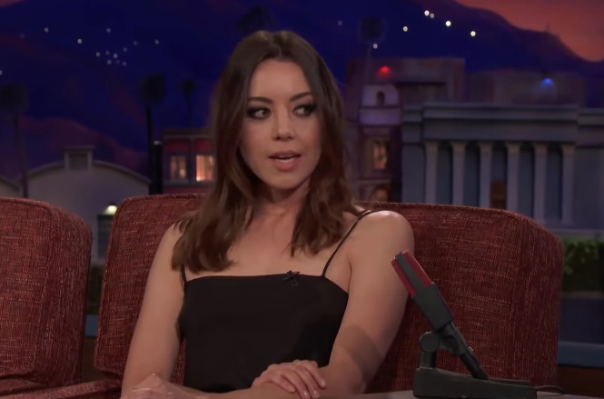 Here's 13 minutes of Aubrey Plaza casually terrorizing celebrity interviewers 