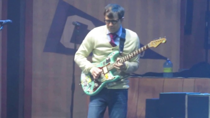 Weezer's summer tour kicks off with a recreation of the "Buddy Holly" video