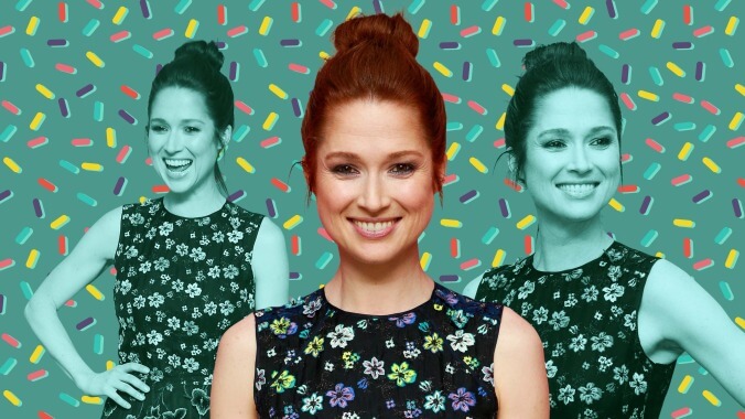 埃莉·肯珀（Ellie Kemper）從洋蔥頭條新聞金米·施密特（Kimmy Schmidt）回憶錄寫作