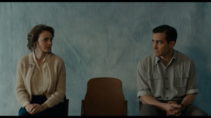 Paul Dano steps behind the camera with the bland coming-of-age drama Wildlife