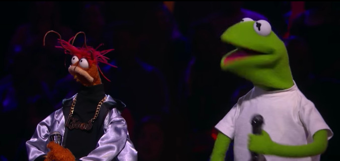 Pepé The King Prawn is merciless in the Muppets' first rap battle