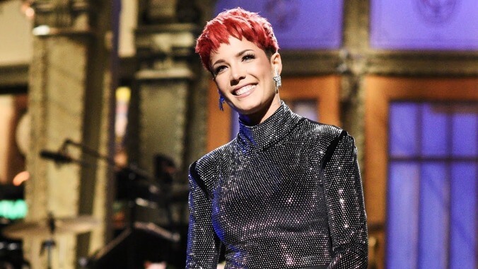 A feeble Saturday Night Live asks too much of first-time host/musical guest Halsey