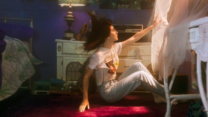 Weyes Blood ascends to new musical heights on the lush, cinematic Titanic Rising