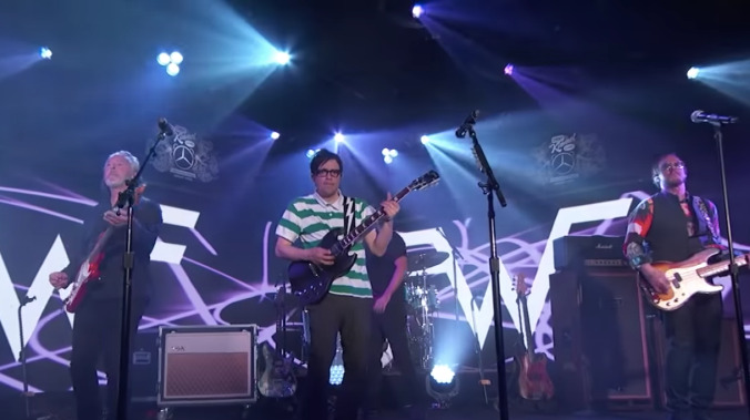 Tears For Fears join Weezer for "Everybody Wants To Rule The World"