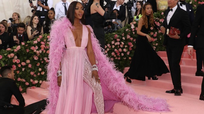 Naomi Campbell brought a guy to the Met Gala just to fan her dress