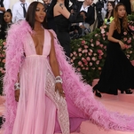 Naomi Campbell brought a guy to the Met Gala just to fan her dress