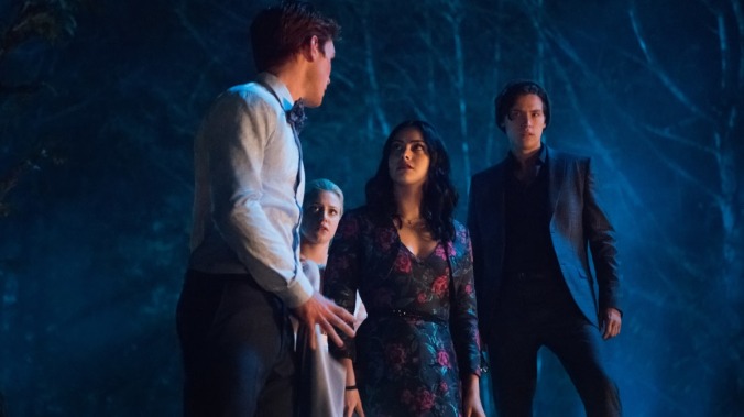 Riverdale readies for one grim senior year in its 3rd season finale