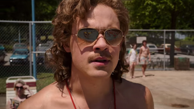 Lifeguard Billy turns heads in this sun's out, guns out Stranger Things 3 clip