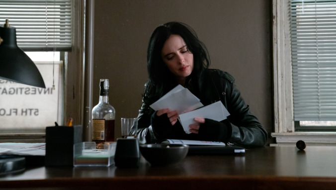 Jessica Jones loses a spleen, gains a new case