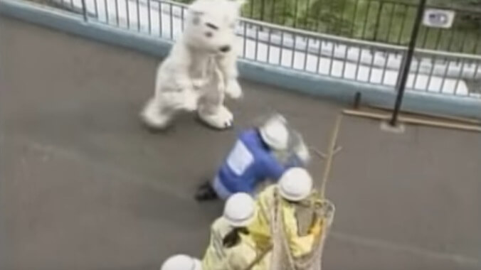 Tokyo zoo holds escape drill with world's most committed polar bear actor