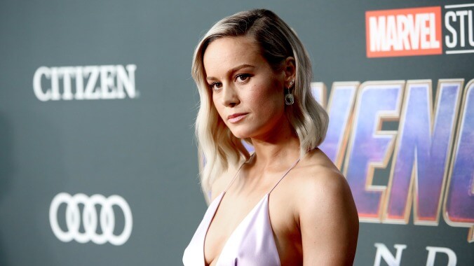 Brie Larson continues to trigger MCU fanboys, this time by casually wielding Thor's hammer