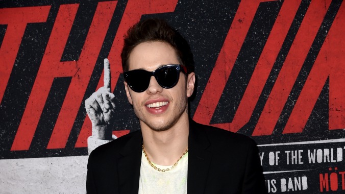 Pete Davidson unloads on "privileged little assholes" during uncomfortable college comedy set