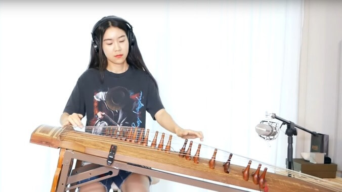 Watch this young musician shred “Voodoo Child” on a Korean gayageum