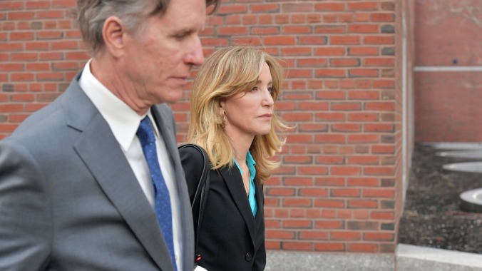 UPDATE: Felicity Huffman sentenced to 14 days in prison for college admissions scandal