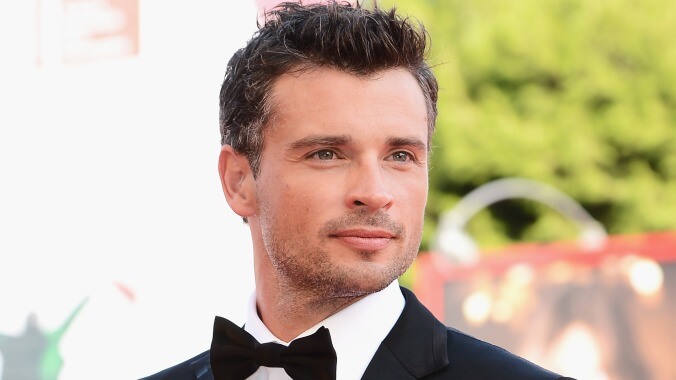 Tom Welling to appear as Smallville's Clark Kent in Crisis On Infinite Earths