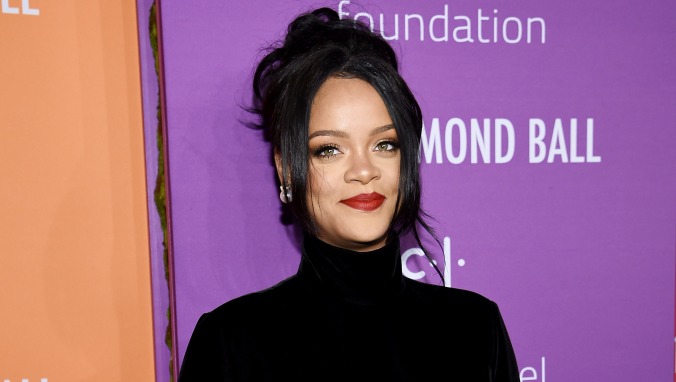 Rihanna to publish 500-page "visual autobiography"