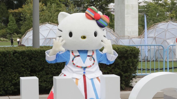 Watch Hello Kitty defend the Japanese men who adore her: "It's not wrong!!!"