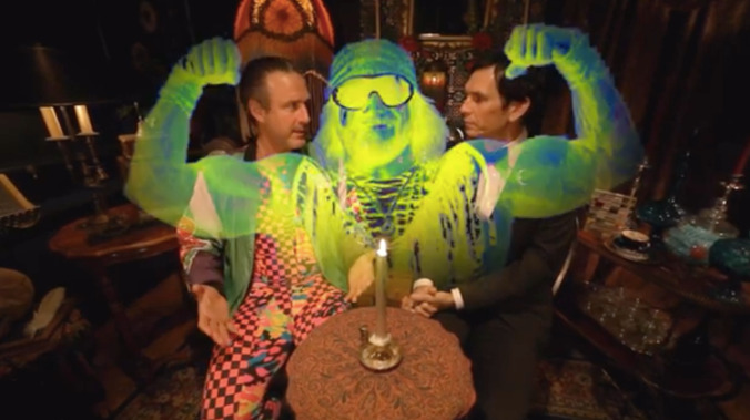 Snap into this video of David Arquette holding a séance for "Macho Man" Randy Savage