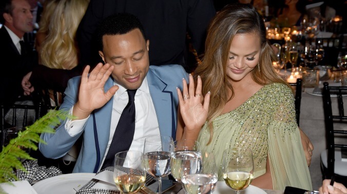 Chrissy Teigen did a casual Twitter AMA about what it’s like to be bonkers-level famous