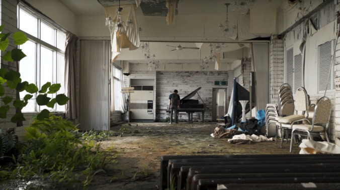 YouTubers explore abandoned Japanese luxury hotel, offer stark reminder that time comes for us all